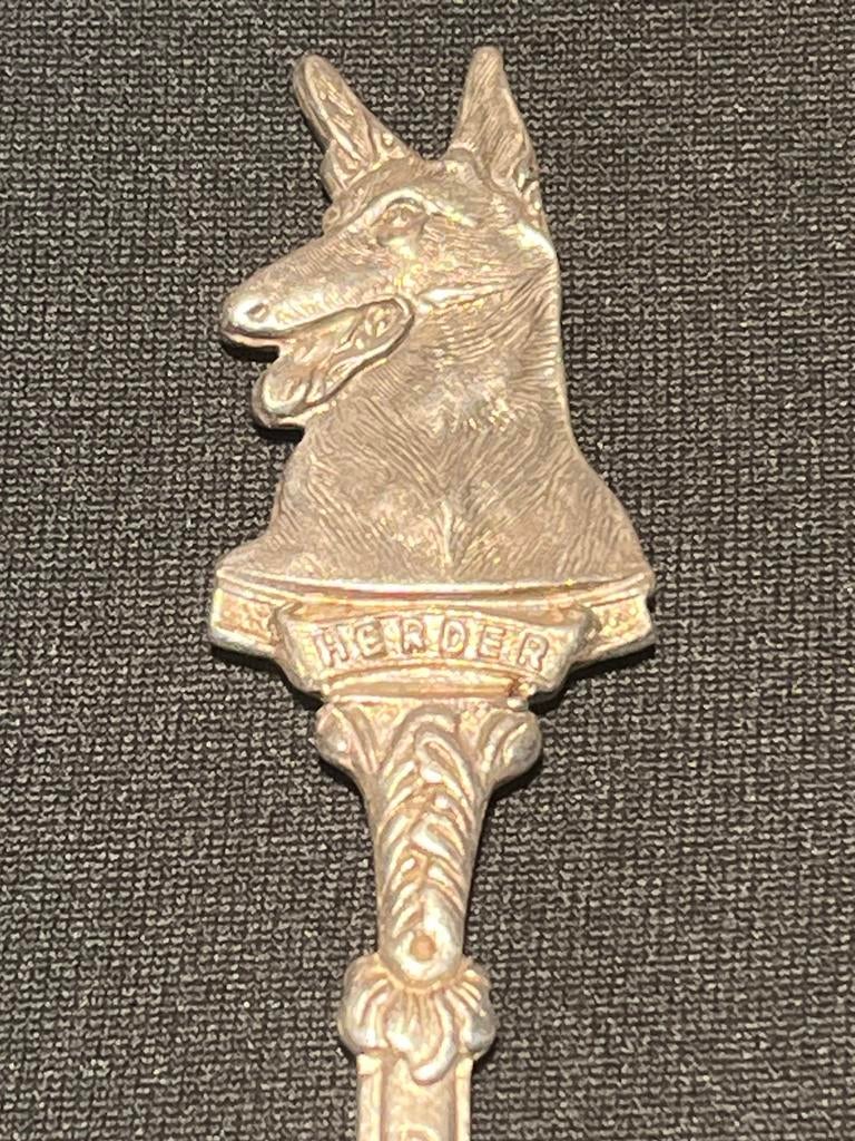 Vintage Herdershond lepeltje., Antiek en Kunst, Antiek | Bestek, Ophalen of Verzenden