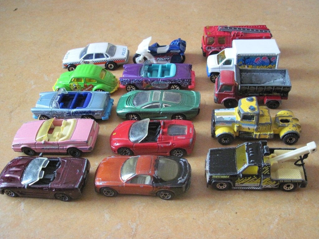 28 model autootjes, Hobby en Vrije tijd, Modelauto's | 1:43, Ophalen of Verzenden, Gebruikt, Auto, Overige merken