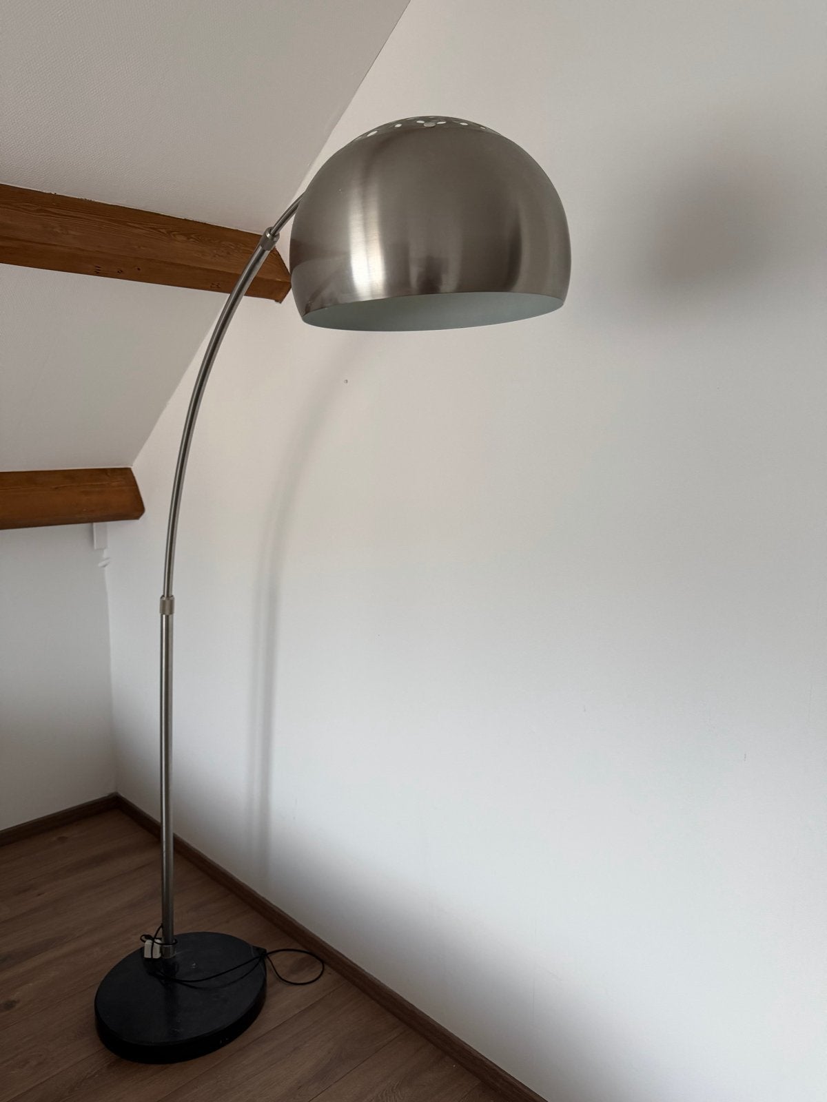 Zilverkleurige vloerlamp met stenen voet, Ophalen, Gebruikt, Metaal, 150 tot 200 cm