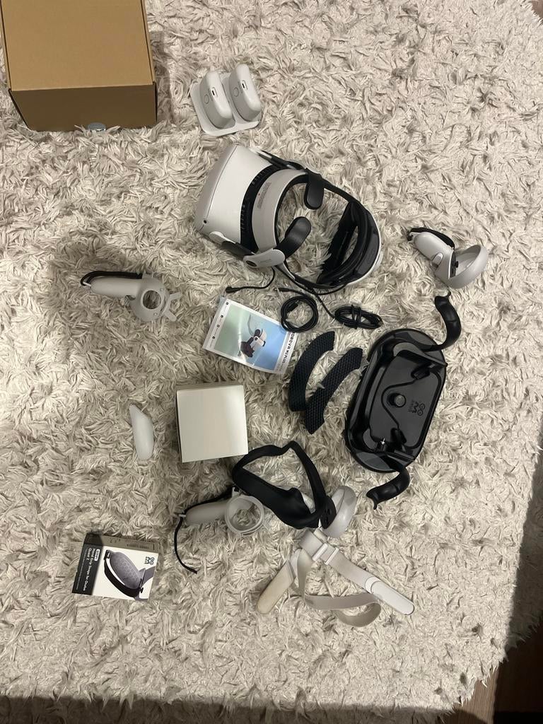 Oculus Quest 2 met BoboVR M2 Pro en veel accessoires, Ophalen of Verzenden, Gebruikt, VR-bril, Overige platformen