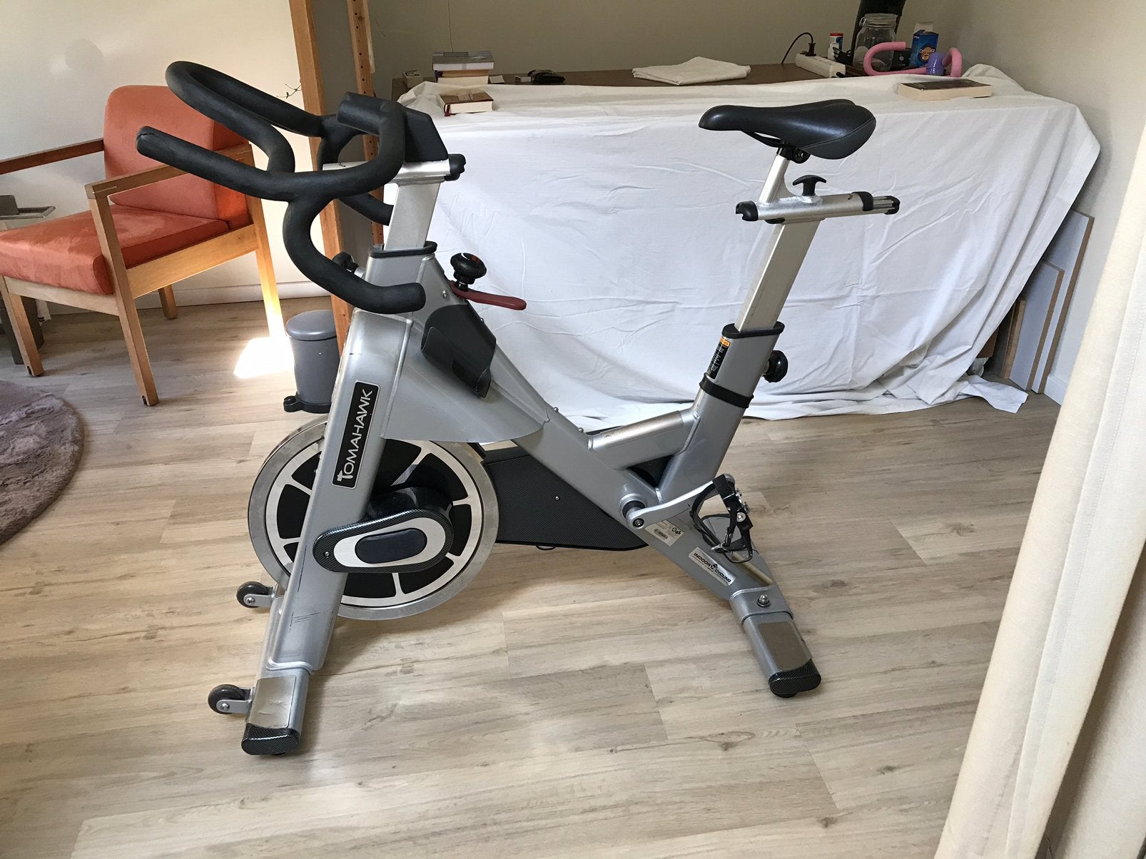 Tomahawk Spinningbike S-serie, Sport en Fitness, Fitnessapparatuur, Ophalen, Gebruikt, Aluminium, Spinningfiets