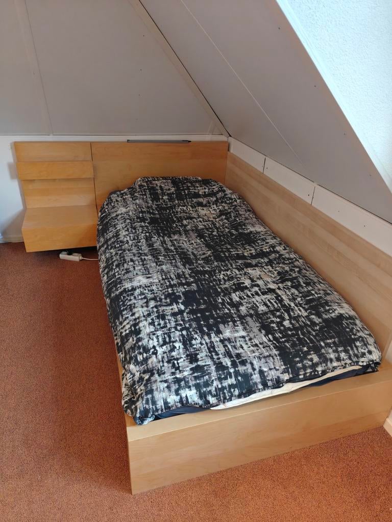 IKEA Malm bed (90x200) met nachtkastje - Goede staat, Ophalen, Gebruikt