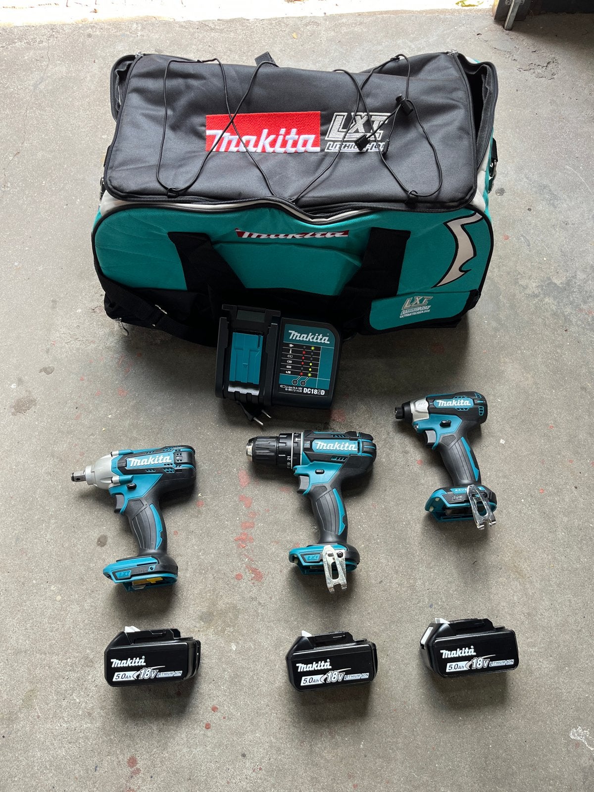 Nieuwe Makita 18v set met 3 machines, 3 accu's en lader, Ophalen of Verzenden, Nieuw