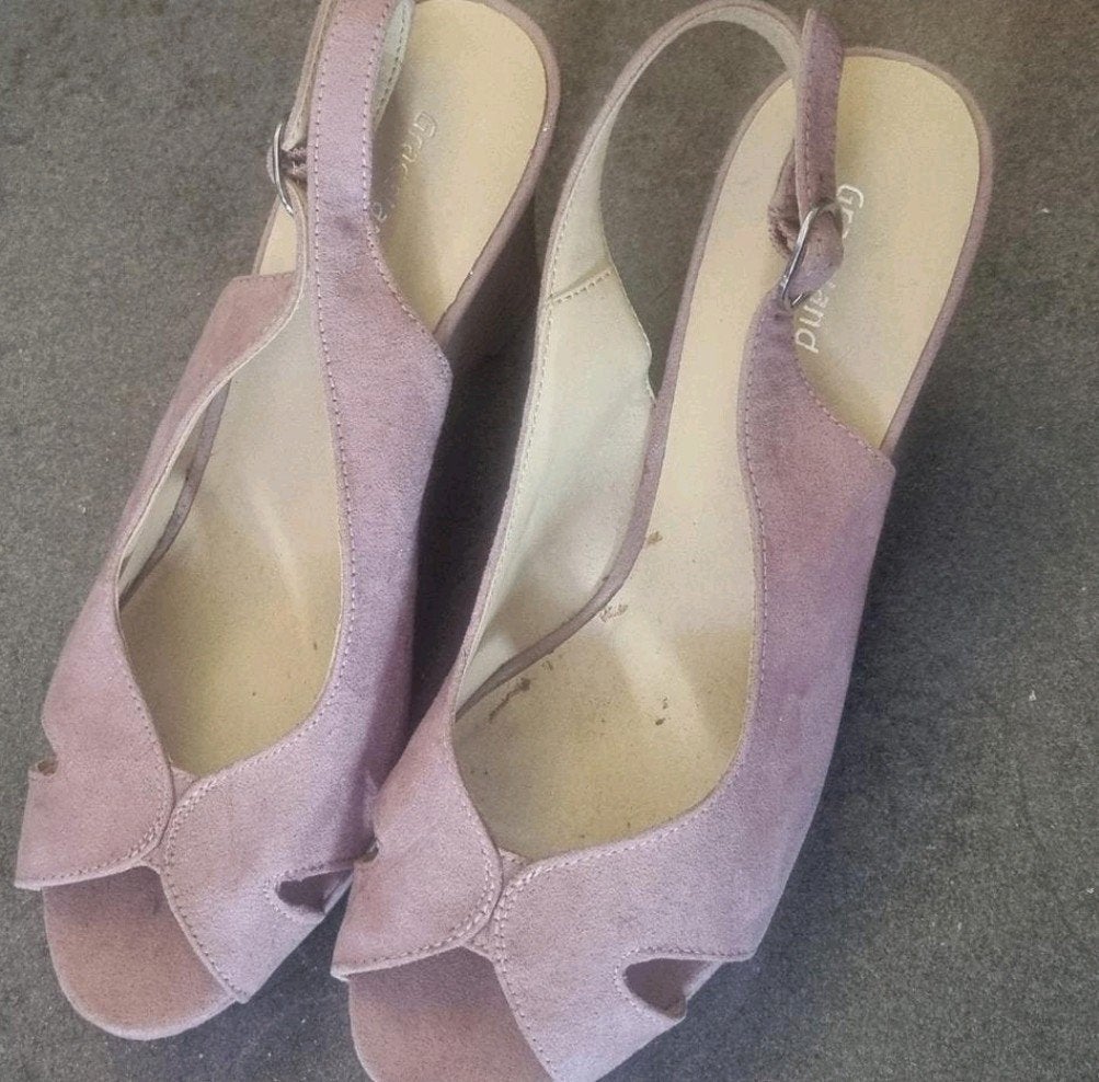 Sleehak sandaaltjes 39
Oud roze
Maat 39 39, Zo goed als nieuw, Roze, Sandalen of Muiltjes, Ophalen of Verzenden