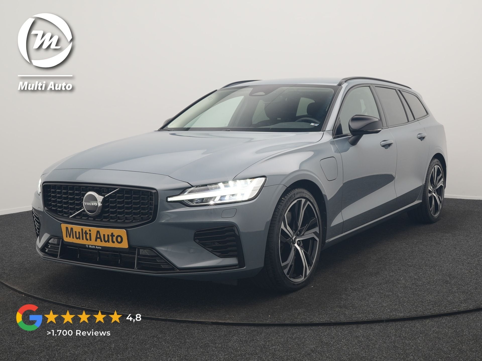 Volvo V60 T6 AWD Plus Dark LONG RANGE PHEV 350pk Dealer O.H., Automaat, Gebruikt, Zwart, 4 cilinders