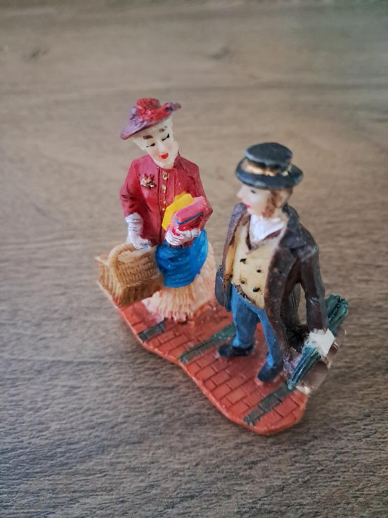 Lemax man en vrouw wandelen, Ophalen