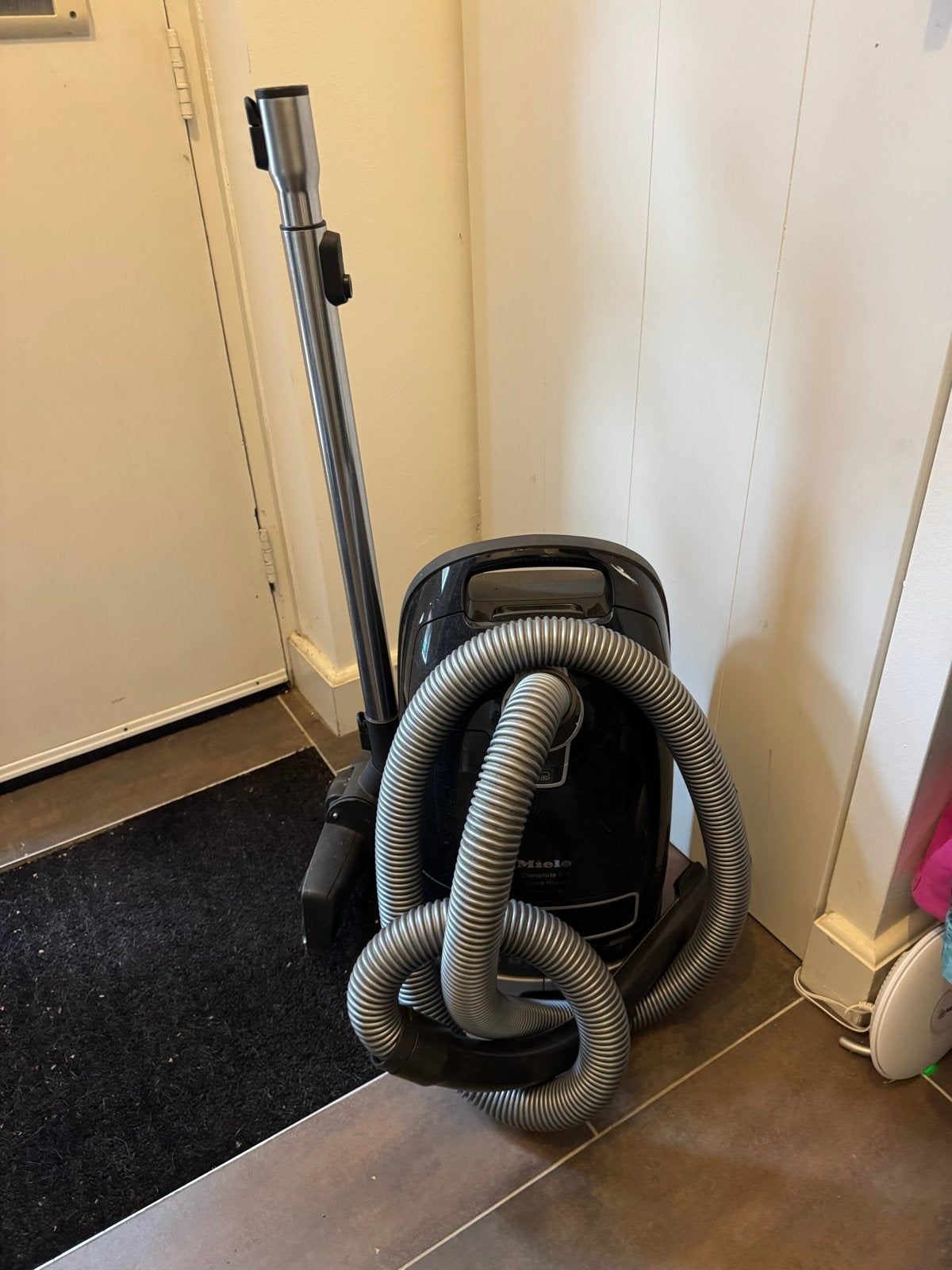 Miele Complete C3 PowerLine stofzuiger (met extra geluid), Witgoed en Apparatuur, Stofzuigers, Gebruikt, Miele, Sledestofzuiger