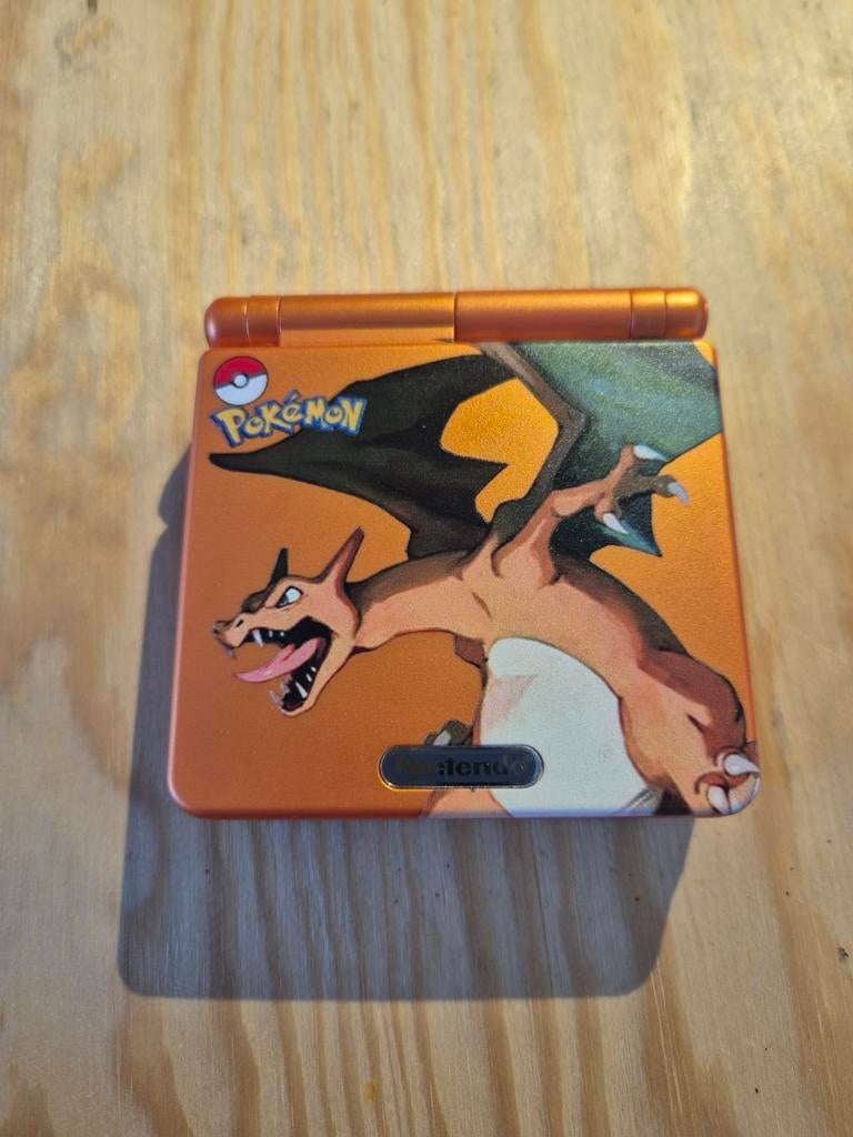 Game Boy Advance SP Charizard Edition, Spelcomputers en Games, Spelcomputers | Nintendo Game Boy, Ophalen of Verzenden, Gebruikt