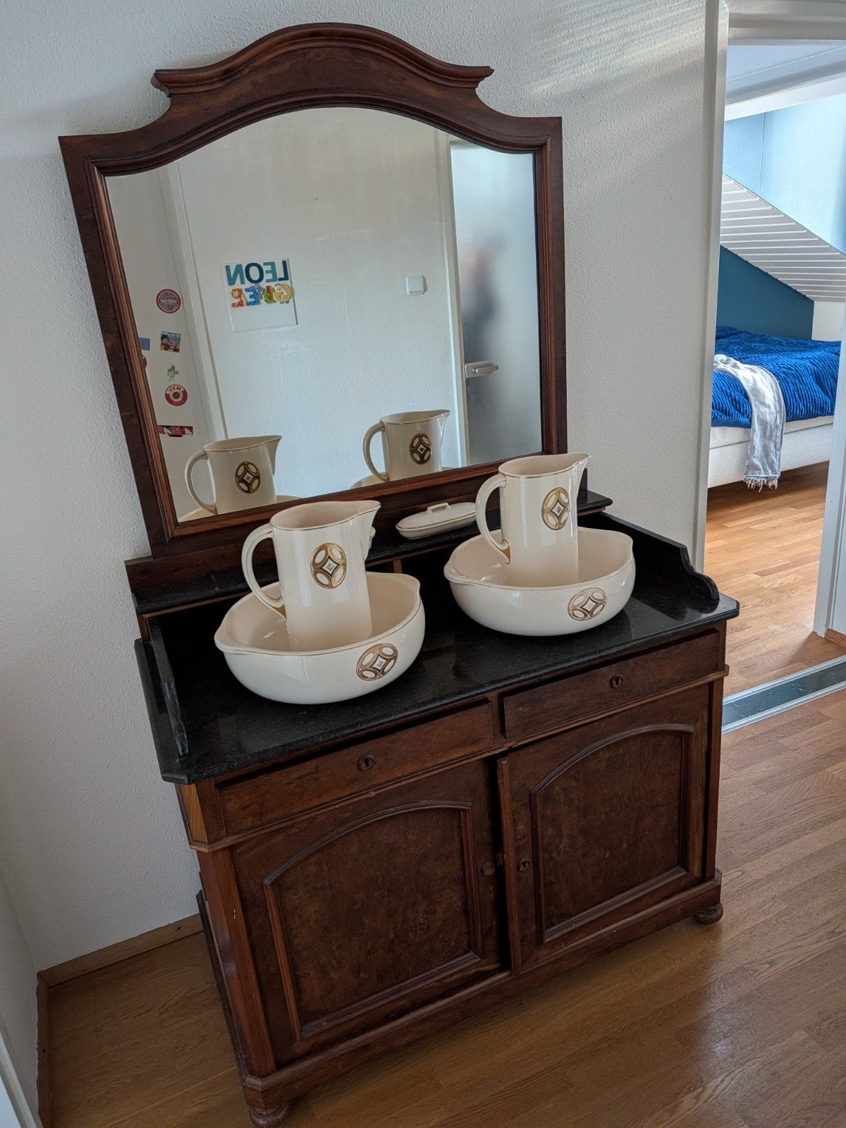 Antieke wastafelset Villeroy & Boch met meubel, Ophalen