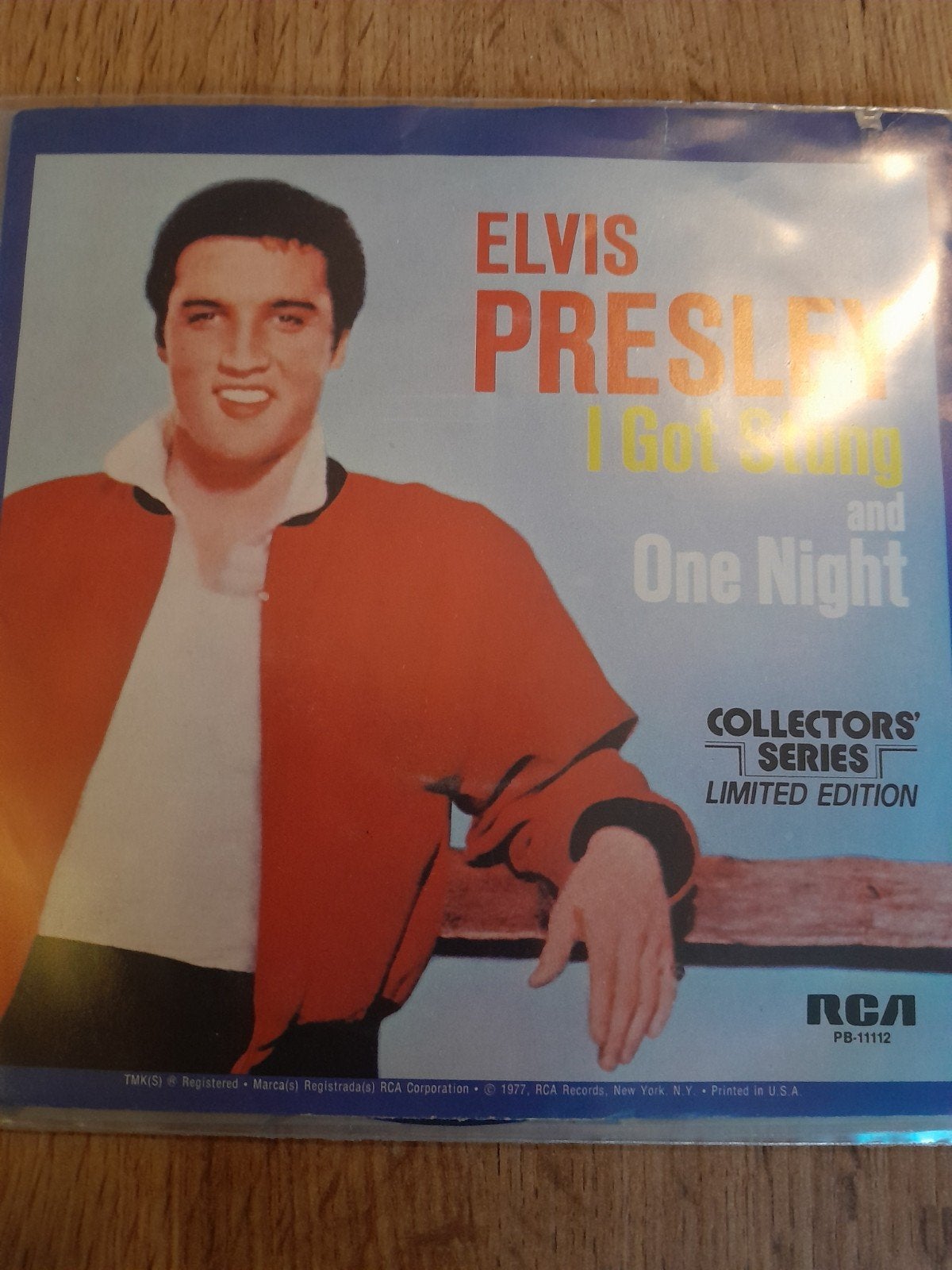 elvis presley 7inch l got stung, Ophalen of Verzenden, Zo goed als nieuw, Pop