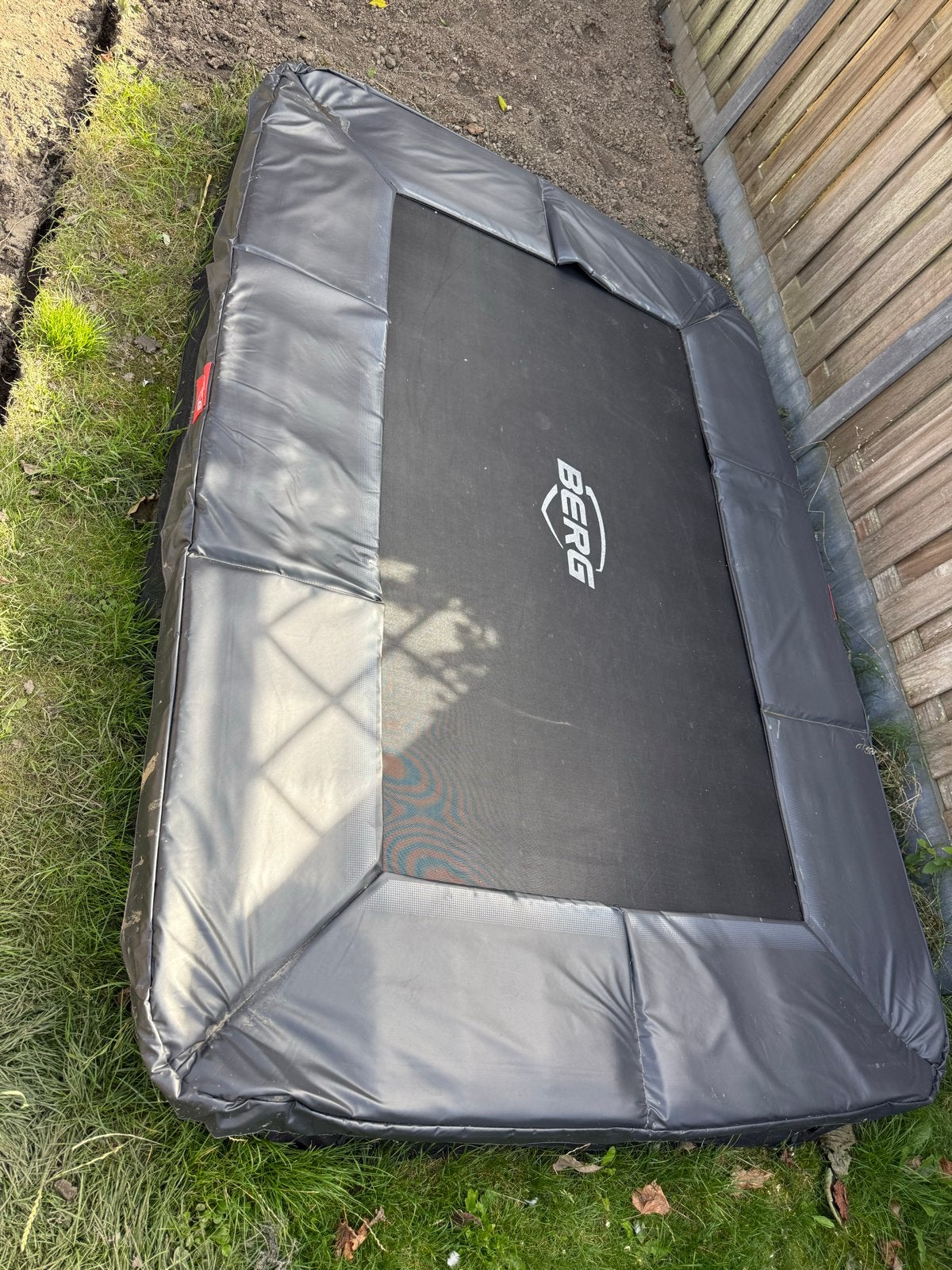 Berg trampoline met nieuwe hoes, nog geen jaar oud, Ophalen of Verzenden, Zo goed als nieuw