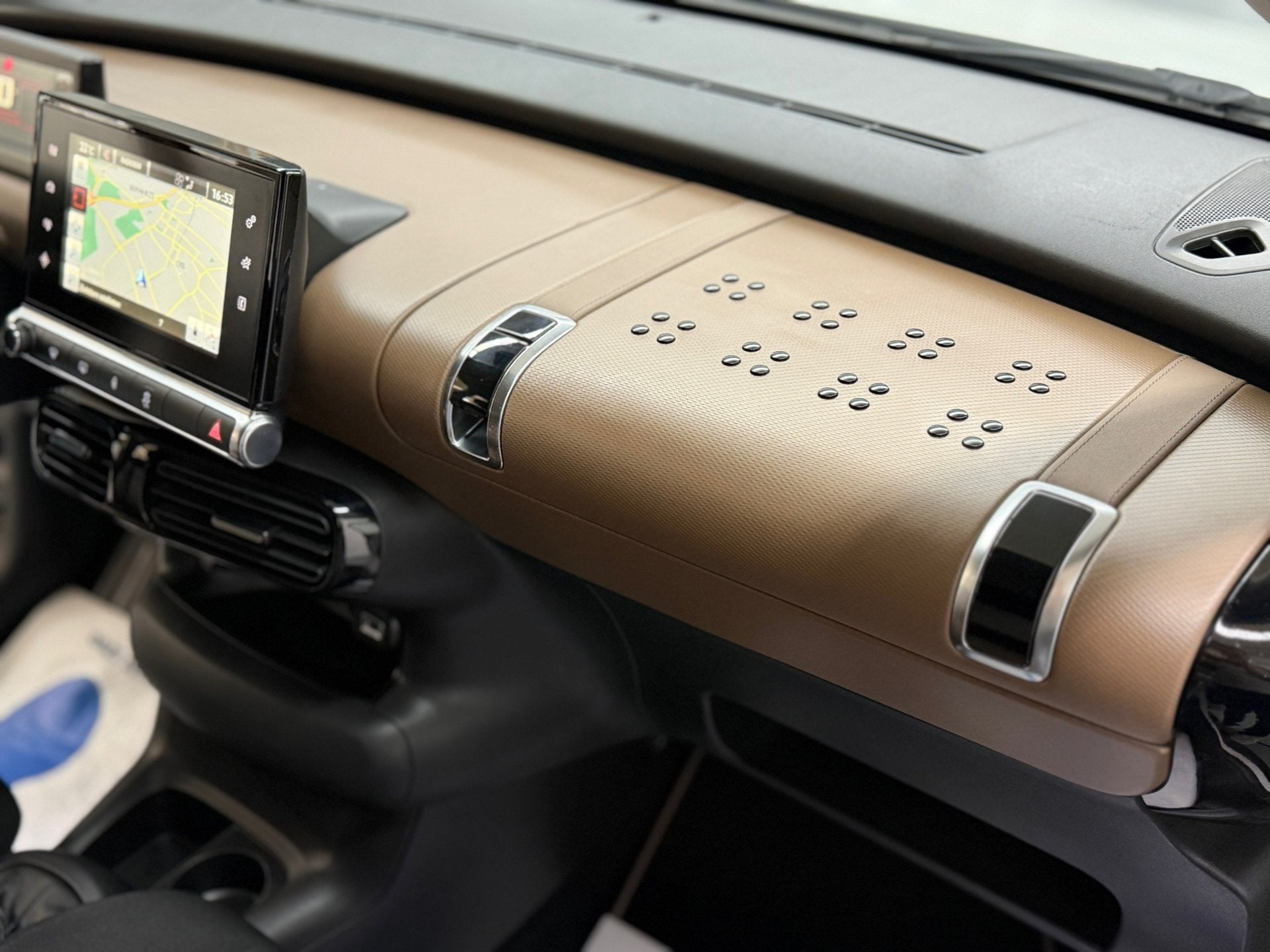 Foto 44 van Citroen C4 Cactus 1.2 PureTech Shine D.riem vervangen Camera