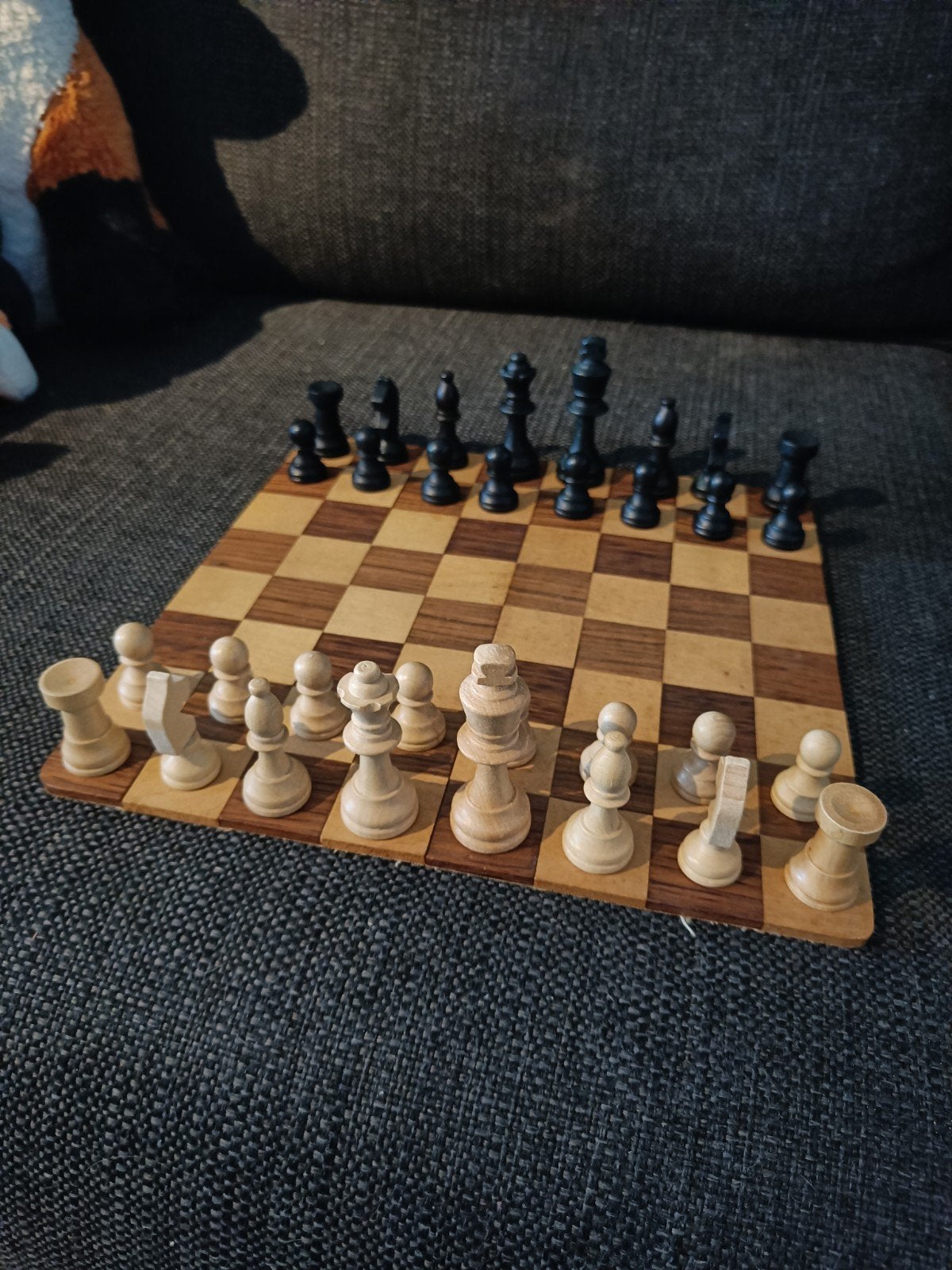 Opklapbaar houten schaakbord met houten stukken, Ophalen of Verzenden, Minder dan 500 stukjes, Gebruikt, Schaken