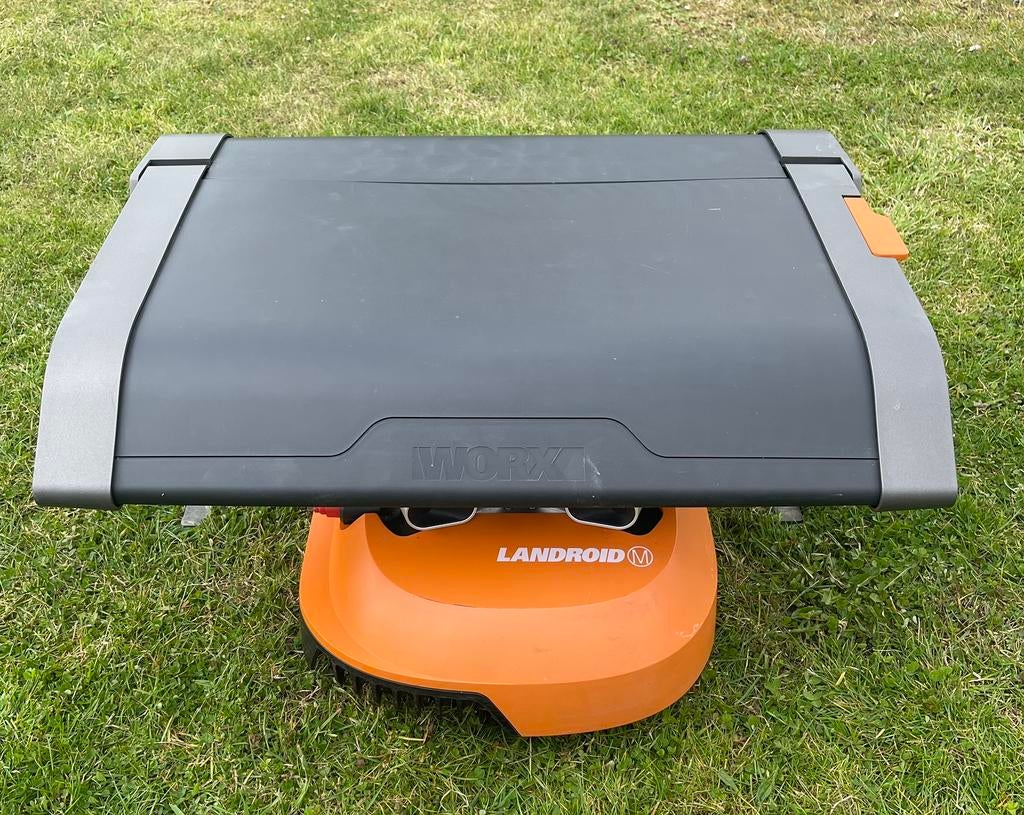 WORX LANDROID WR143E ROBOTMAAIER MET GARAGE EN VEEL EXTRA ‘S, Tuin en Terras, Robotmaaiers, Ophalen, Zo goed als nieuw