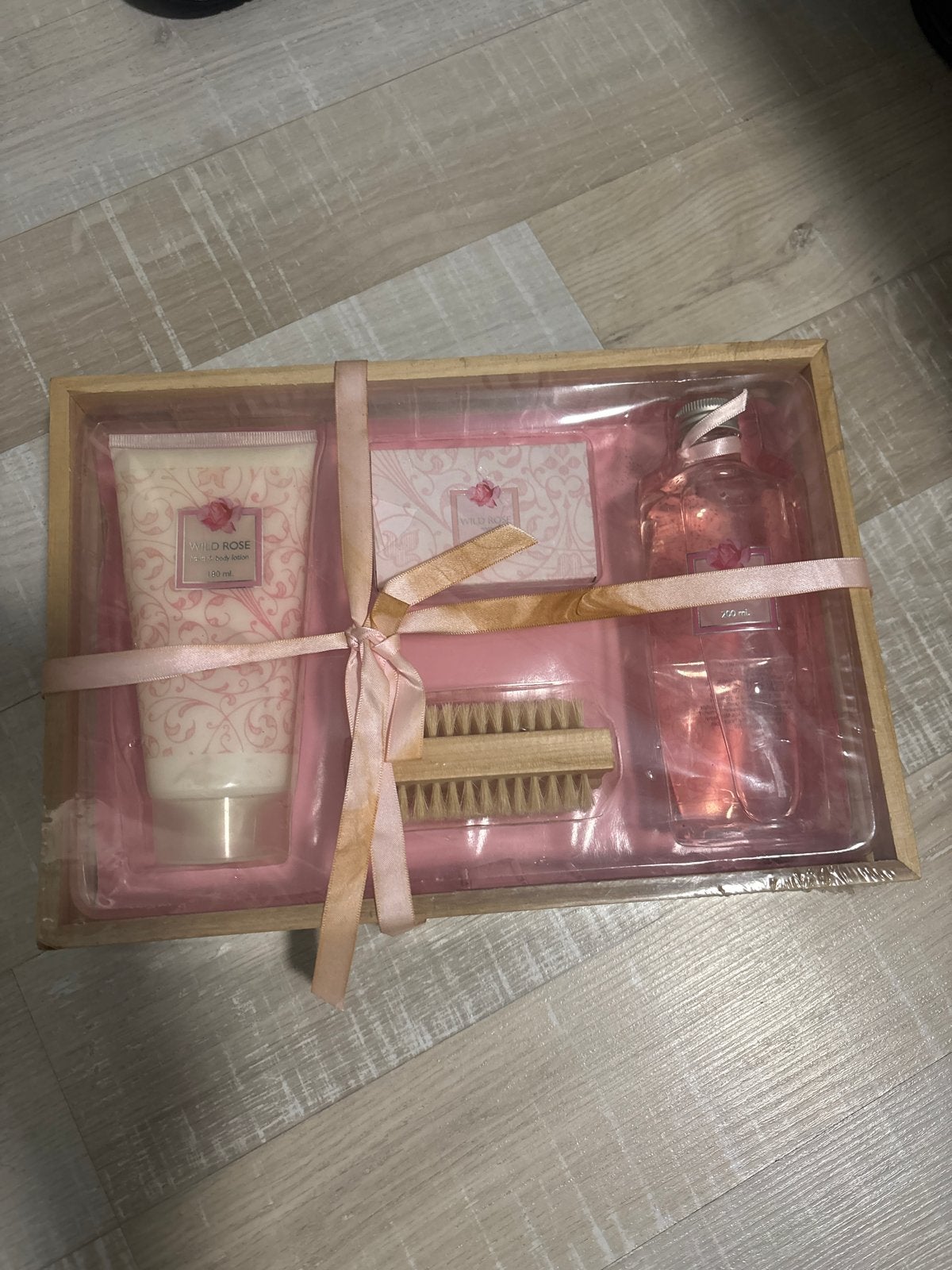 Wild Rose Bad- en Doucheset - Nieuw in verpakking, Ophalen of Verzenden, Nieuw, Bad & Douche