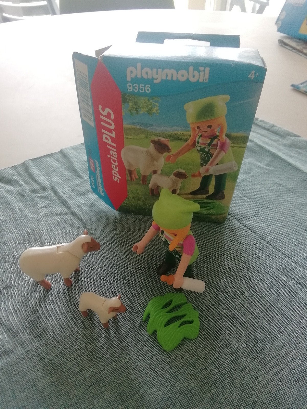 Foto 4 van verschillende kleine doosjes Playmobil 9356,4617, 5376, 4674