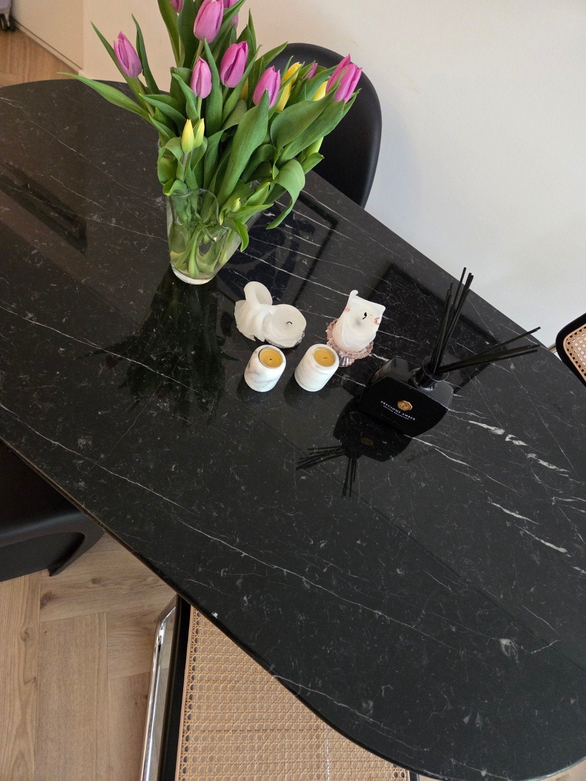Elegante ovale eettafel van zwart marmer, Huis en Inrichting, Tafels | Eettafels, Ophalen, Overige materialen, Gebruikt, 100 tot 150 cm