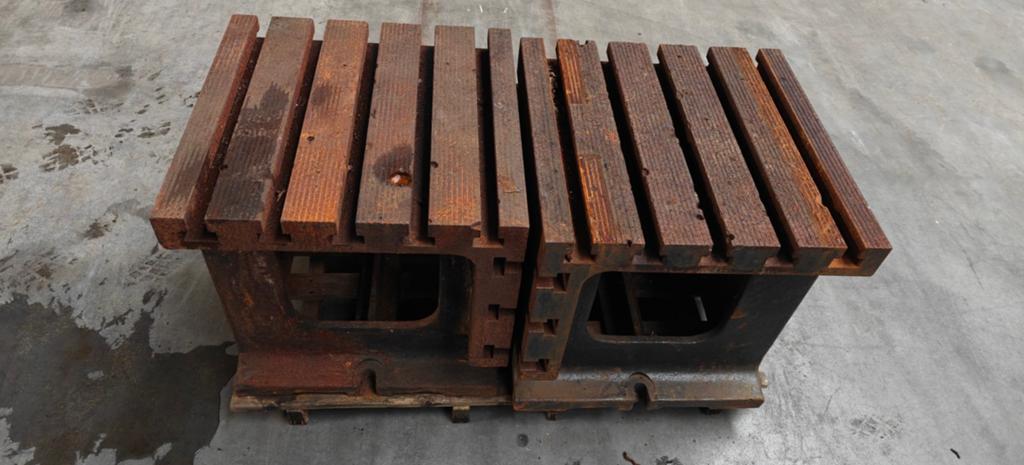2 stuks T-gleuf opspanblok circa 55x55x55cm, Ophalen