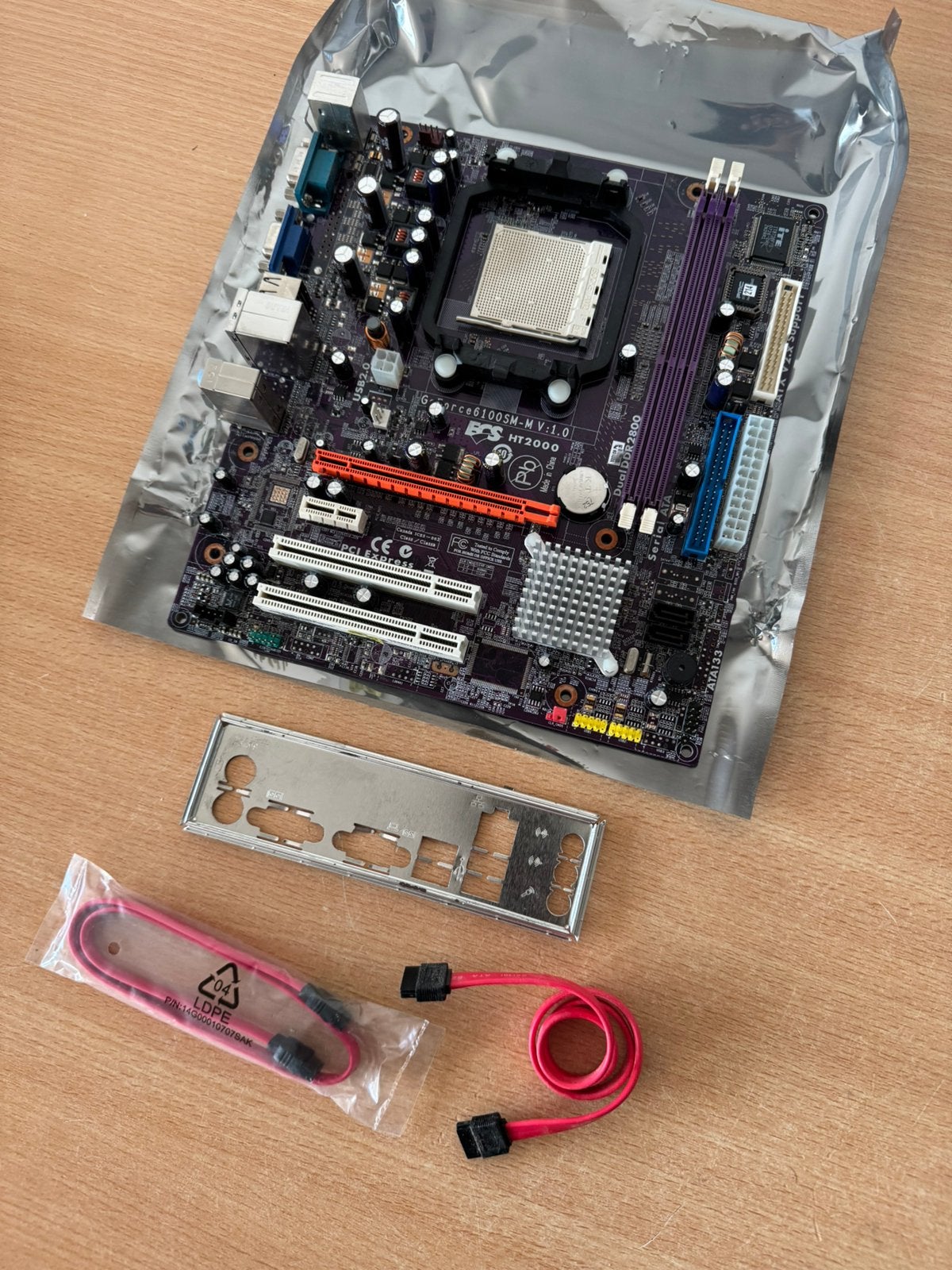 Moederbord ECS Geforce 6100SM-M, Ophalen of Verzenden, Gebruikt, AMD, DDR2