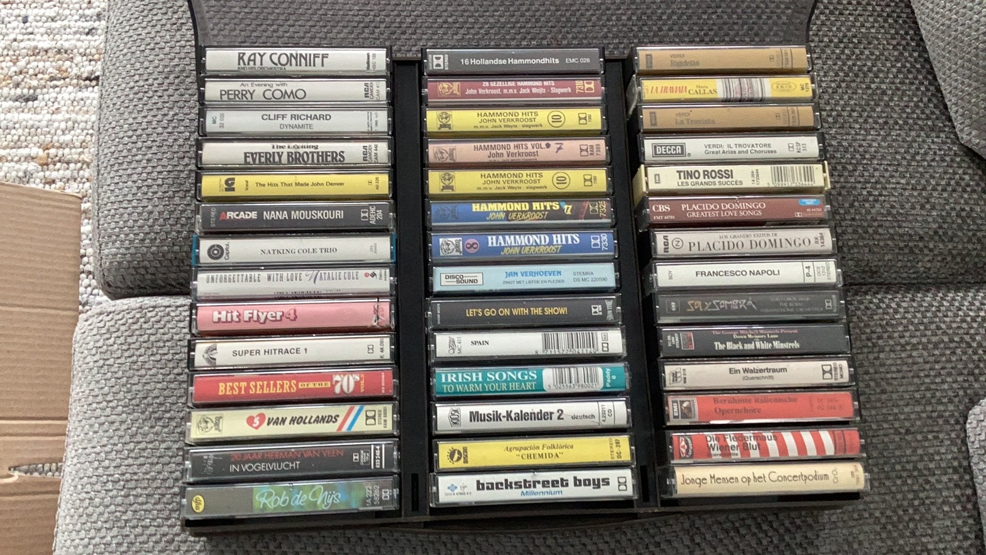 Box met 42 cassettebandjes, Gebruikt, Overige genres, Ophalen of Verzenden, Origineel