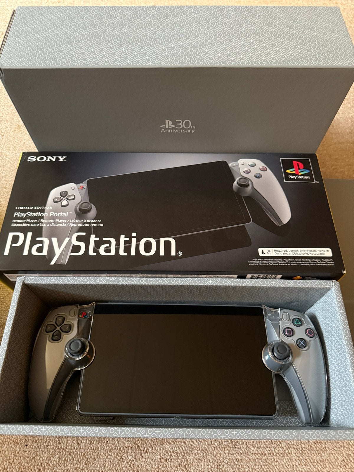 Playstation Portal 30th anniversary Limited Edition ZGAN, Ophalen of Verzenden, Zo goed als nieuw