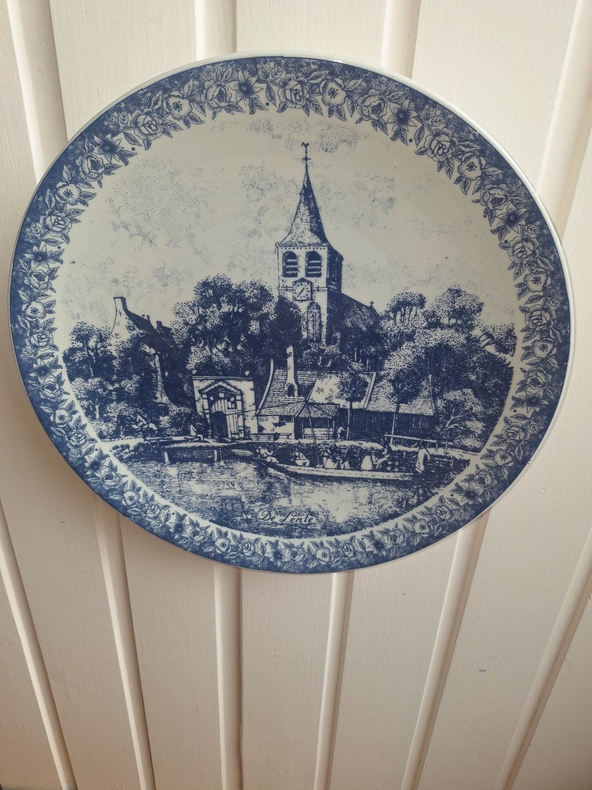 Delfts Blauw Wandbord 'De Lente' - Kerk en Dorpsgezicht, Ophalen