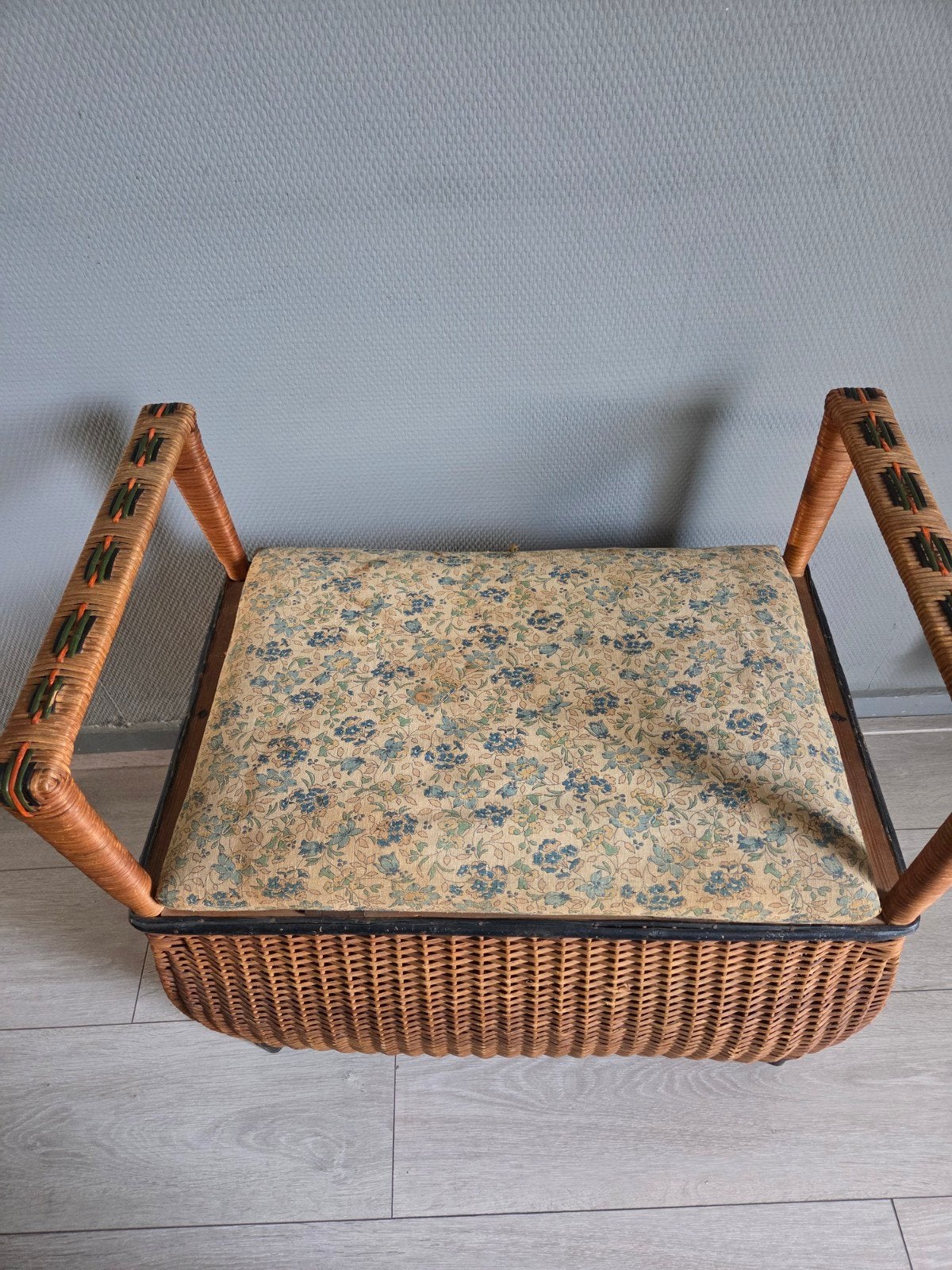 Vintage rieten bankje met opbergruimte, Ophalen