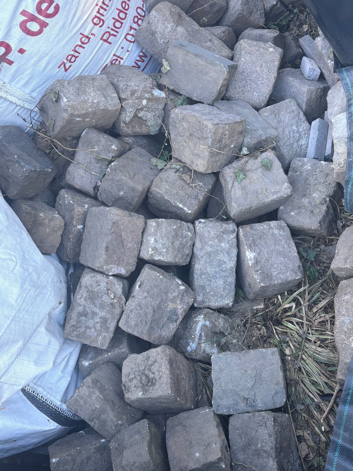 Gratis Kasseien - circa 30 stuks, Tuin en Terras, Tegels en Klinkers, Ophalen, Gebruikt, Overige typen, Natuursteen