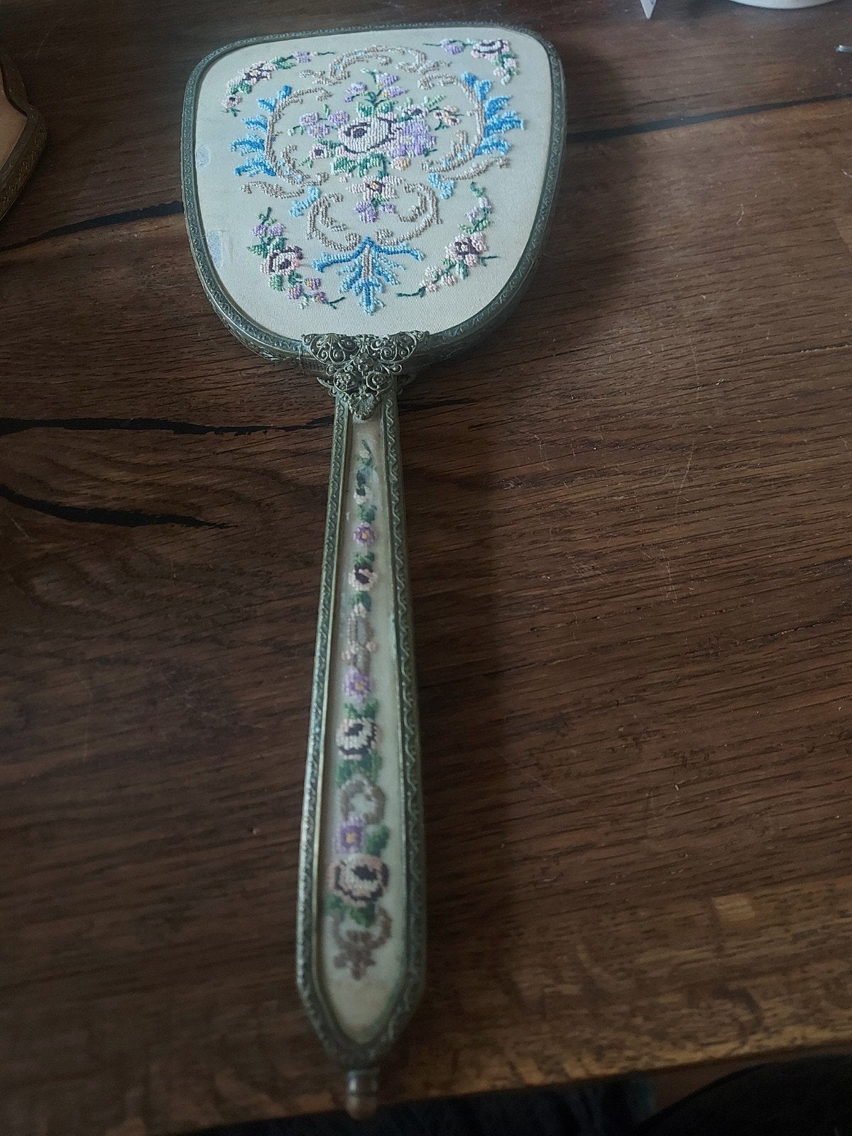 Mooie sierlijke bewerkte Engelse Victoriaanse handspiegel, Antiek en Kunst, Curiosa en Brocante, Ophalen of Verzenden