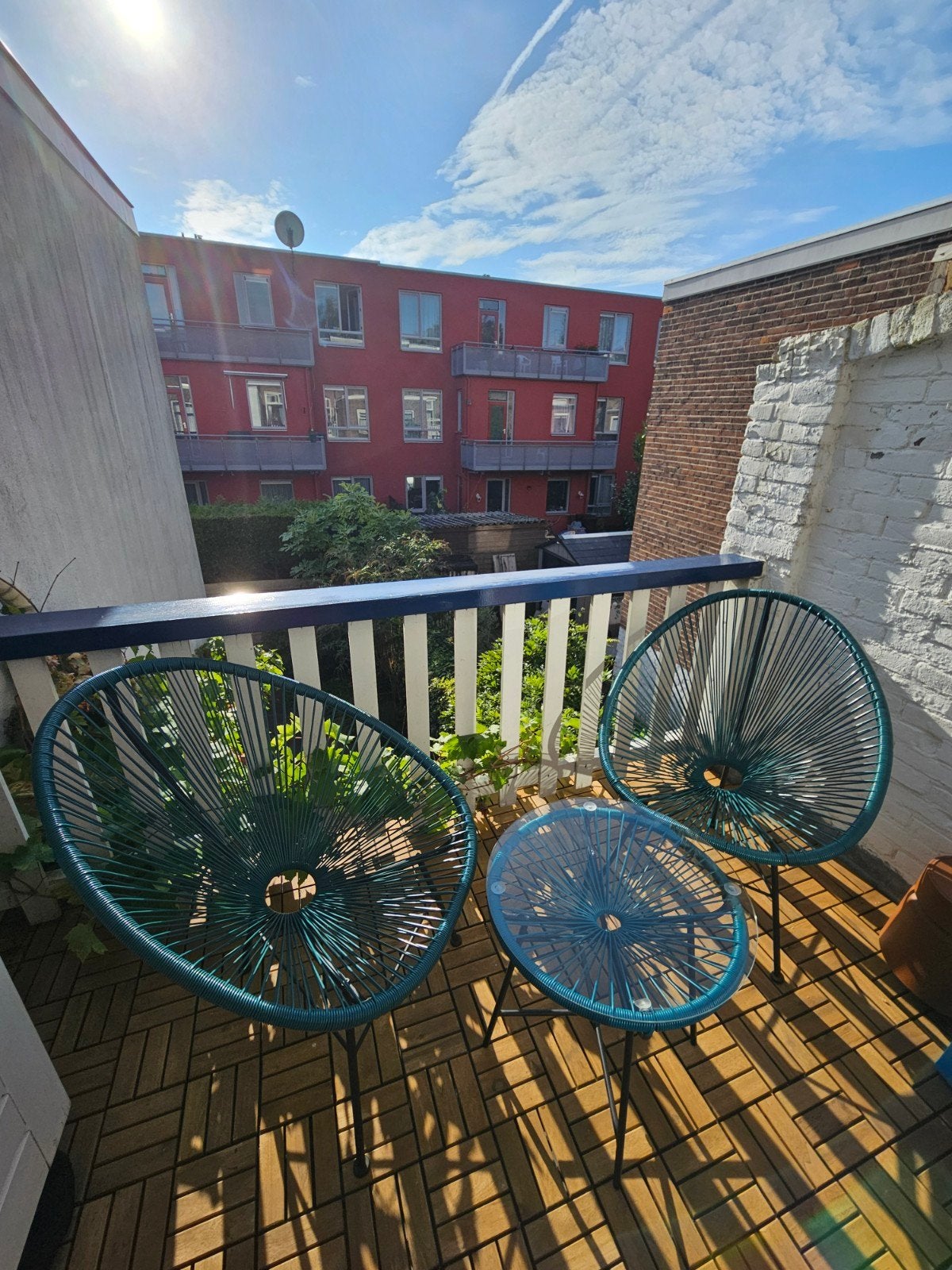 Terrasset: 2 stoelen en tafel, zo goed als nieuw