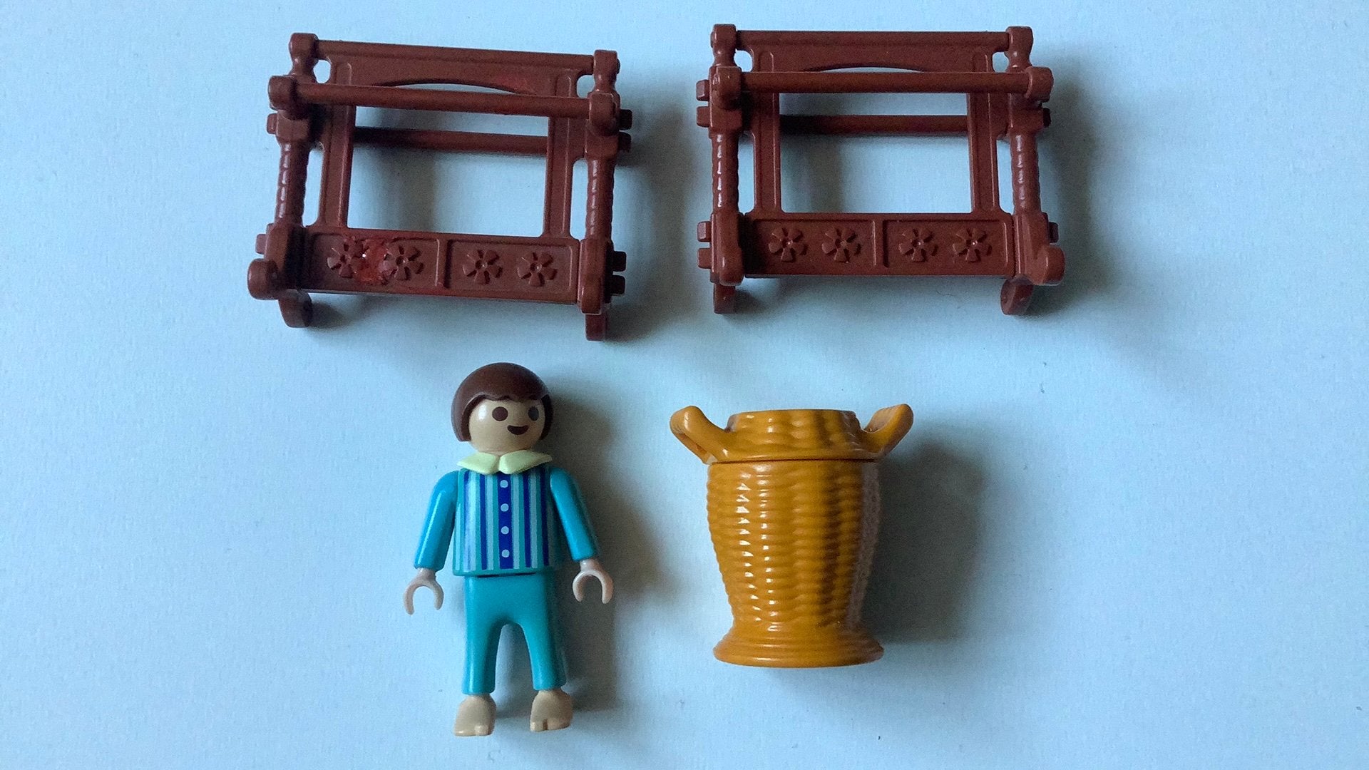 Playmobil onderdelen rosa badkamer handdoekrek wasmand, Ophalen, Gebruikt
