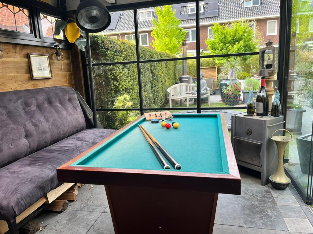 Klein Tafel biljard met onderstel met keuen en ballen, Sport en Fitness, Ophalen