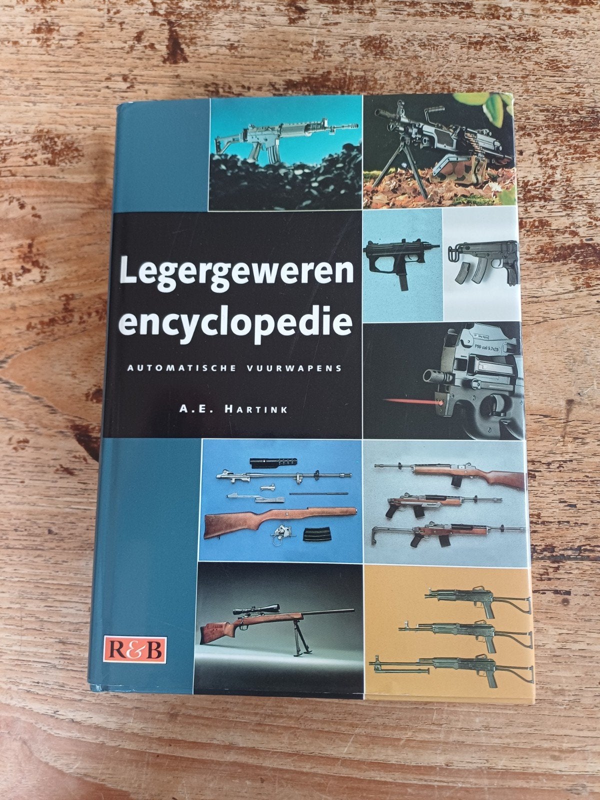 Legergeweren Encyclopedie - Automatische Vuurwapens, Gelezen, A.E. Hartink, Ophalen of Verzenden, Landmacht