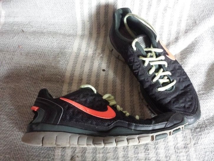stoere zwarte sport schoenen mt 40 merk nike, Kleding | Heren, ., Ophalen of Verzenden, Zo goed als nieuw, .