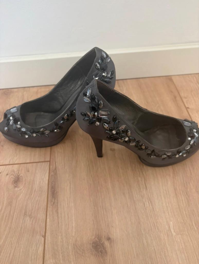 Menbur hakken, Ophalen of Verzenden, Schoenen met hoge hakken, Grijs, Gedragen