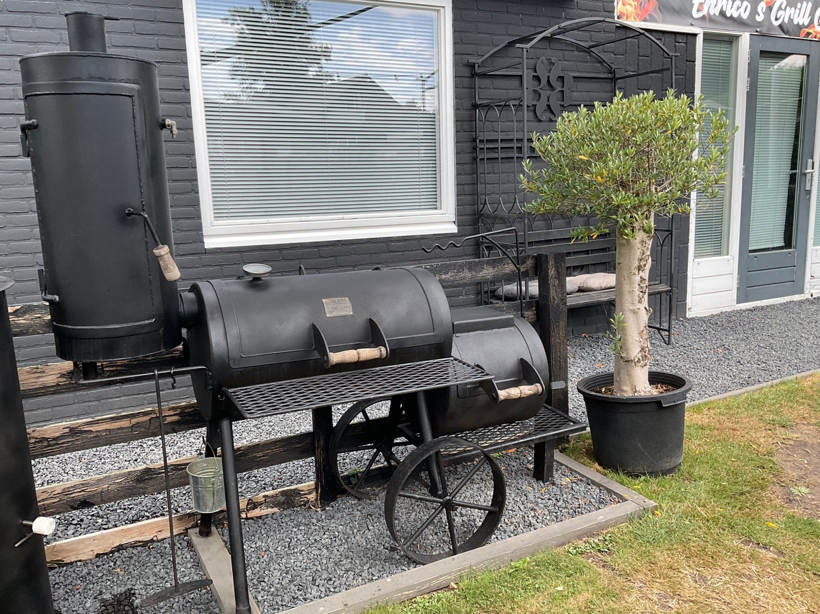 Orginnele Joe’s offset smoker/ bbq, Tuin en Terras, Houtskoolbarbecues, Zo goed als nieuw, Ophalen
