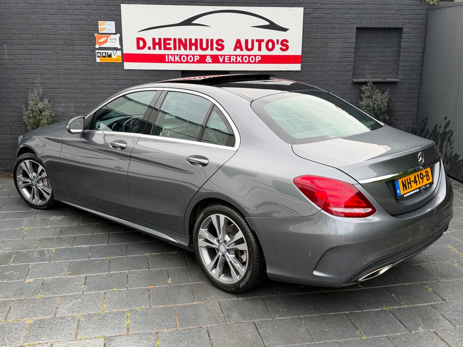 Mercedes-Benz C-klasse 180 AMG Sport Edition PANODAK|LEDER|O, Auto's, Dealer onderhouden, Achterwielaandrijving, Gebruikt, Met garantie (alle)