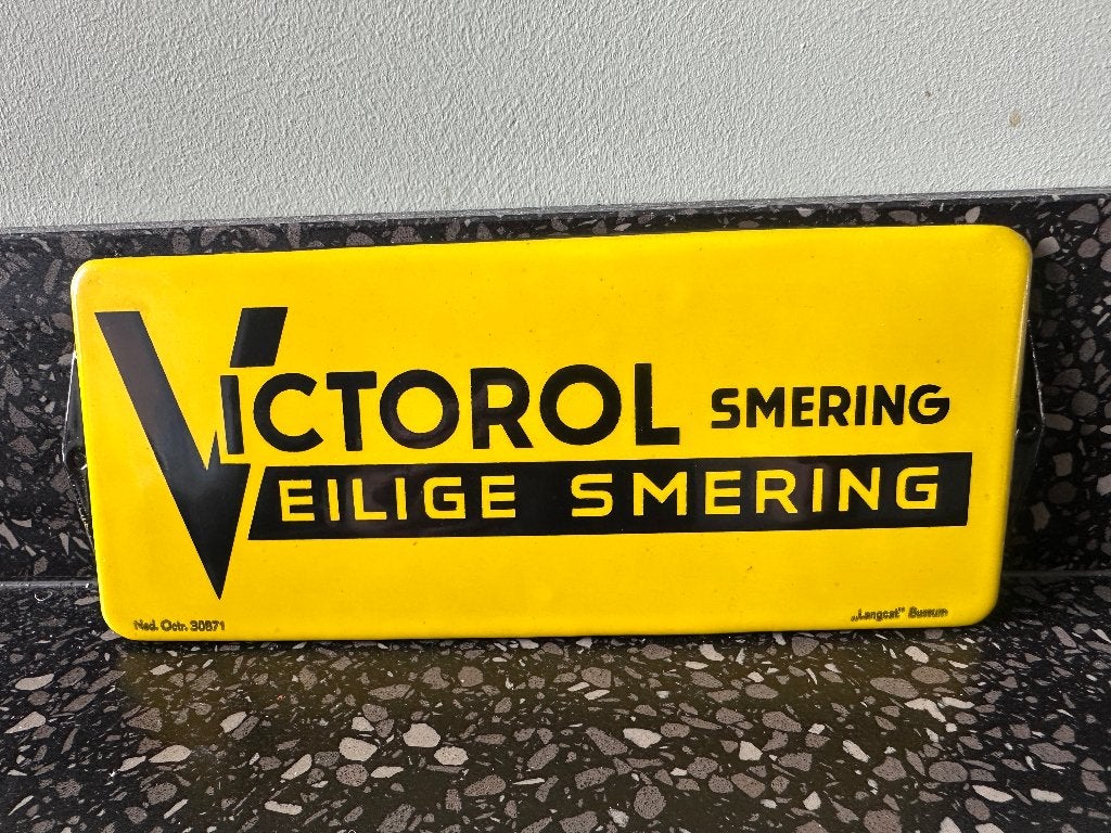 Fraai oud emaille VICTOROL smering bordje. Langcat Bussum., Verzamelen, Merken en Reclamevoorwerpen, Ophalen of Verzenden, Gebruikt