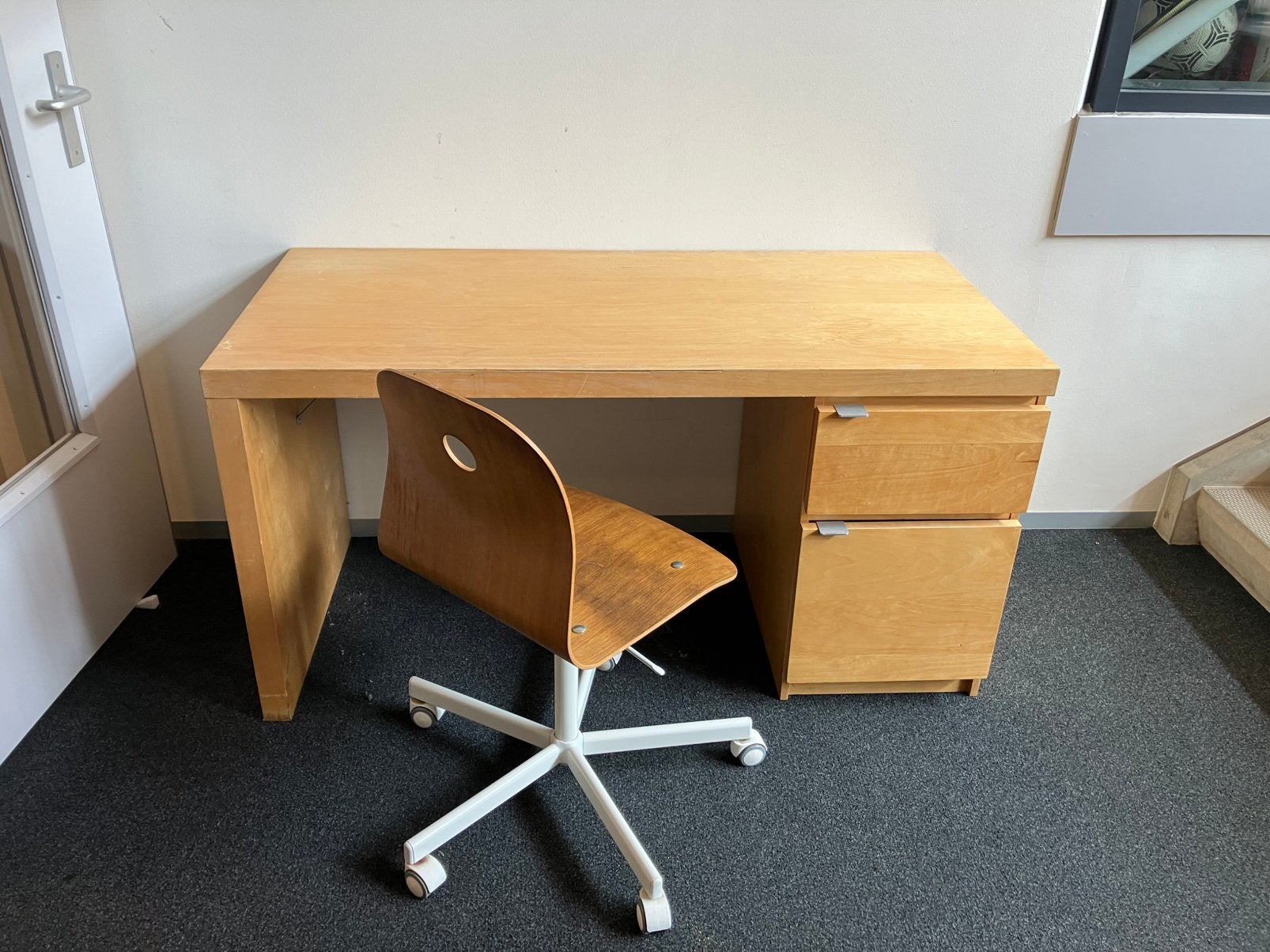 Gratis bureau ikea MALM met stoel, Ophalen, Gebruikt, IKEA, 140 cm