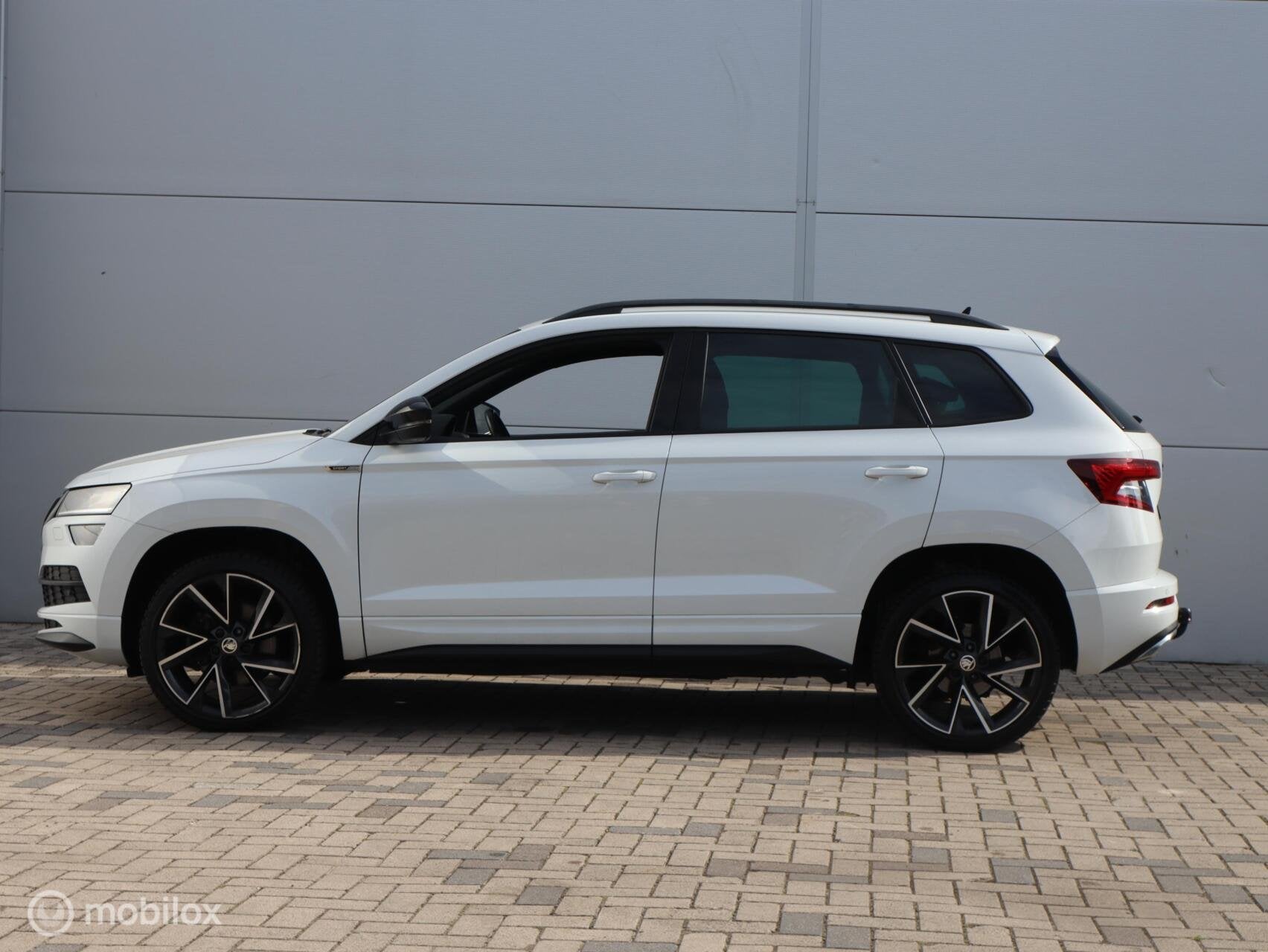 Skoda Karoq 1.5 TSI Sportline Automaat Trekhaak Canton Camer, Auto's, Dealer onderhouden, Stof, 4 cilinders, 150 pk