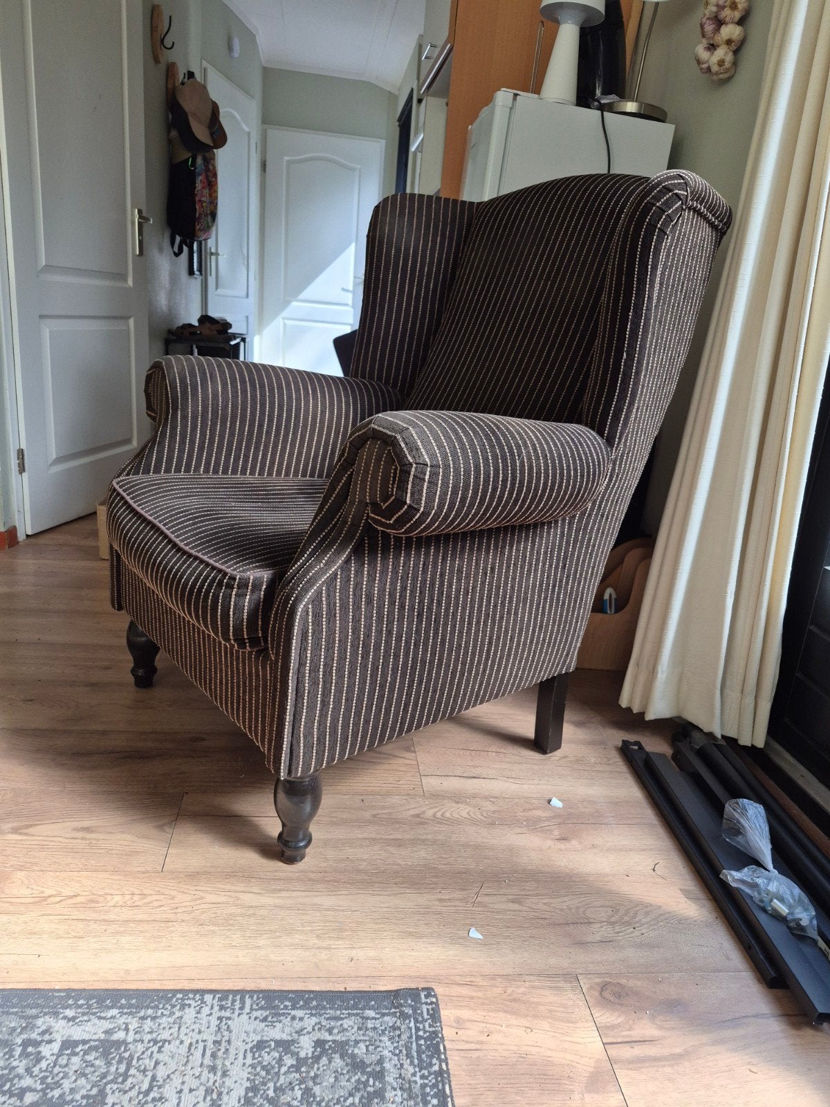 Bruine fauteuil met streepdessin, Ophalen, Gebruikt, Klassiek, 75 tot 100 cm