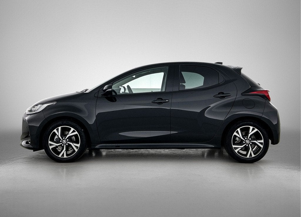Toyota Yaris 1.5 Hybrid 115 Dynamic Comfort Pack | BTW voert, 12 maanden, Gebruikt, Zwart, Hybride Elektrisch/Benzine
