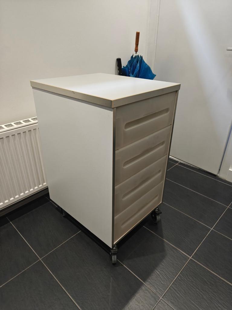 Ikea kastje met lades op wieltjes, Overige materialen, Minder dan 50 cm, Gebruikt, 5 laden of meer
