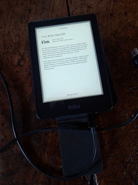 Kobo Clara HD e-reader met hoesje en oplaadkabel, 8 GB, 6 inch of minder, Kobo, Ophalen of Verzenden