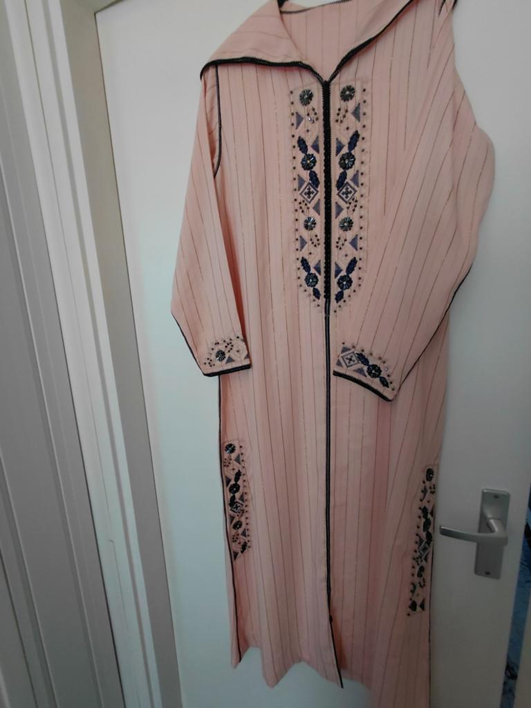 Roze Kaftan met Borduurwerk en Gouden Strepen, Ophalen of Verzenden