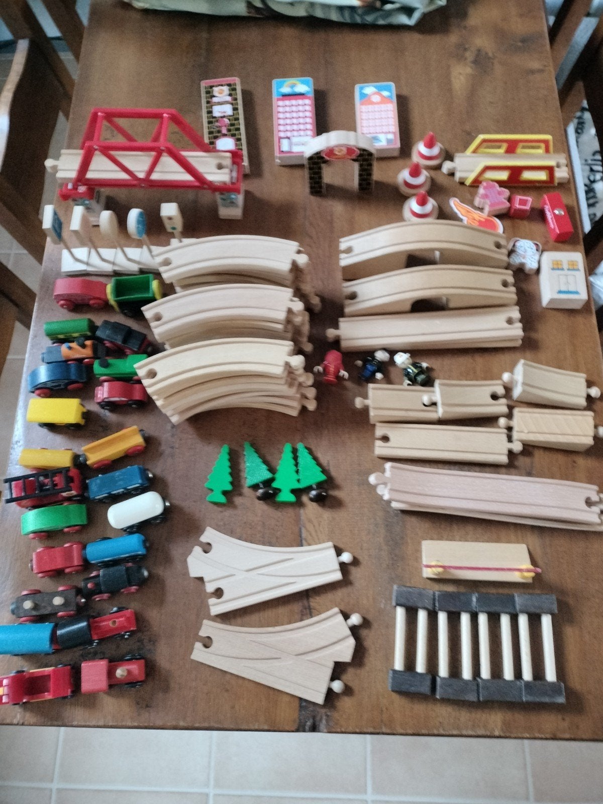 Uitgebreide Houten Treinset(80+ onderdelen), Ophalen of Verzenden, Gebruikt