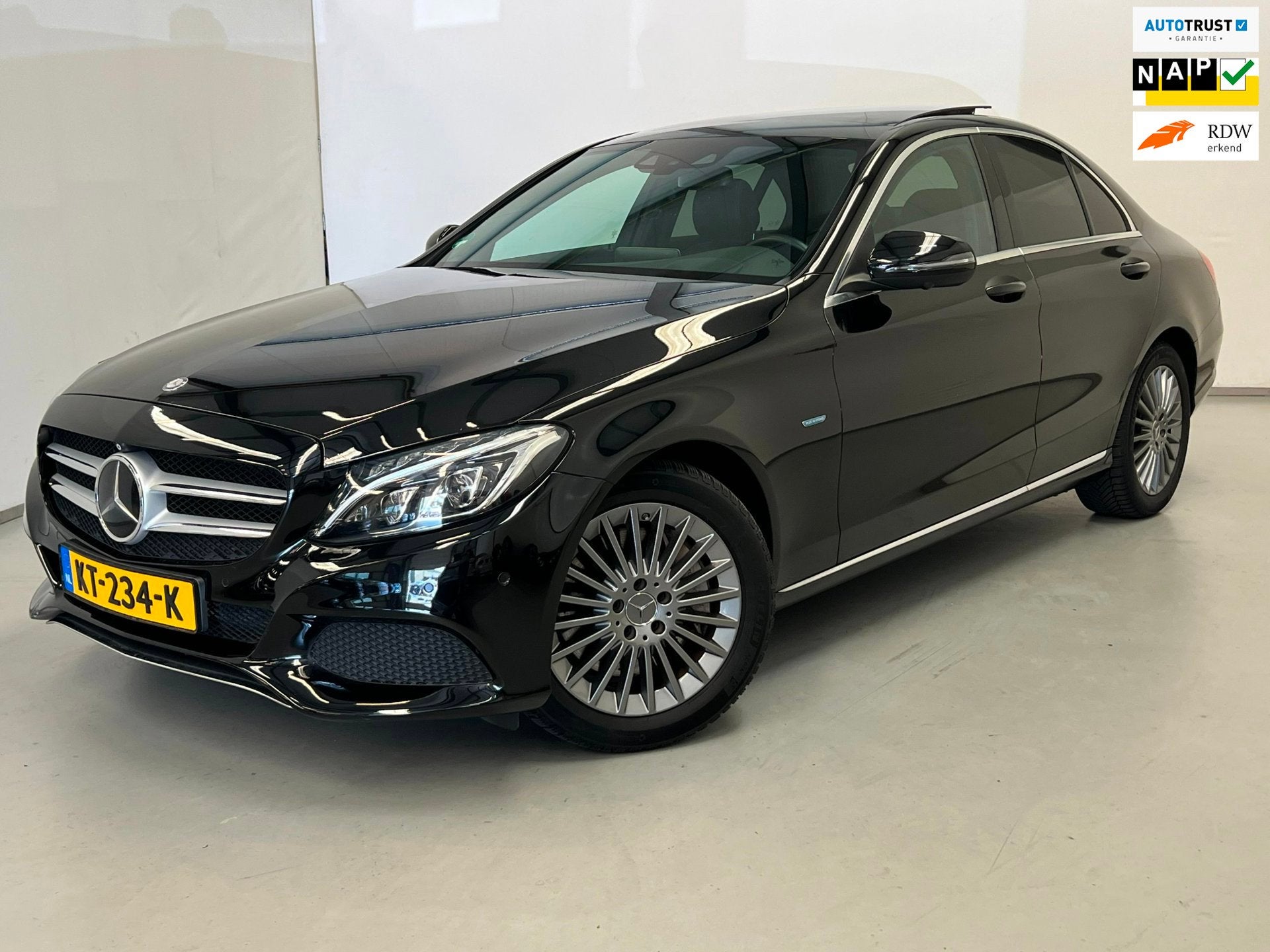 Mercedes-Benz C-klasse 350e / Pano / Burmester / Distronic /, Automaat, Achterwielaandrijving, Gebruikt, Zwart