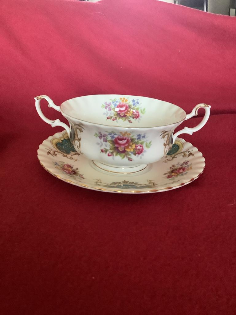 Vintage Royal Albert berkeley soepkop en schotel, Ophalen of Verzenden