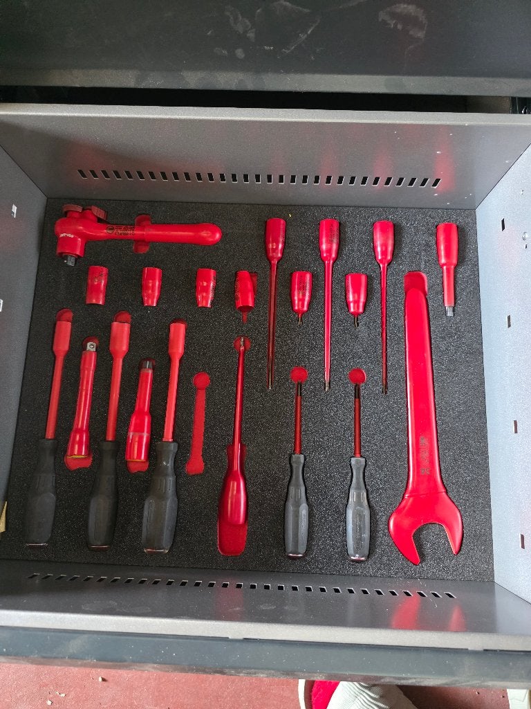 gereedschap voor elektriciens, Ophalen, Zo goed als nieuw
