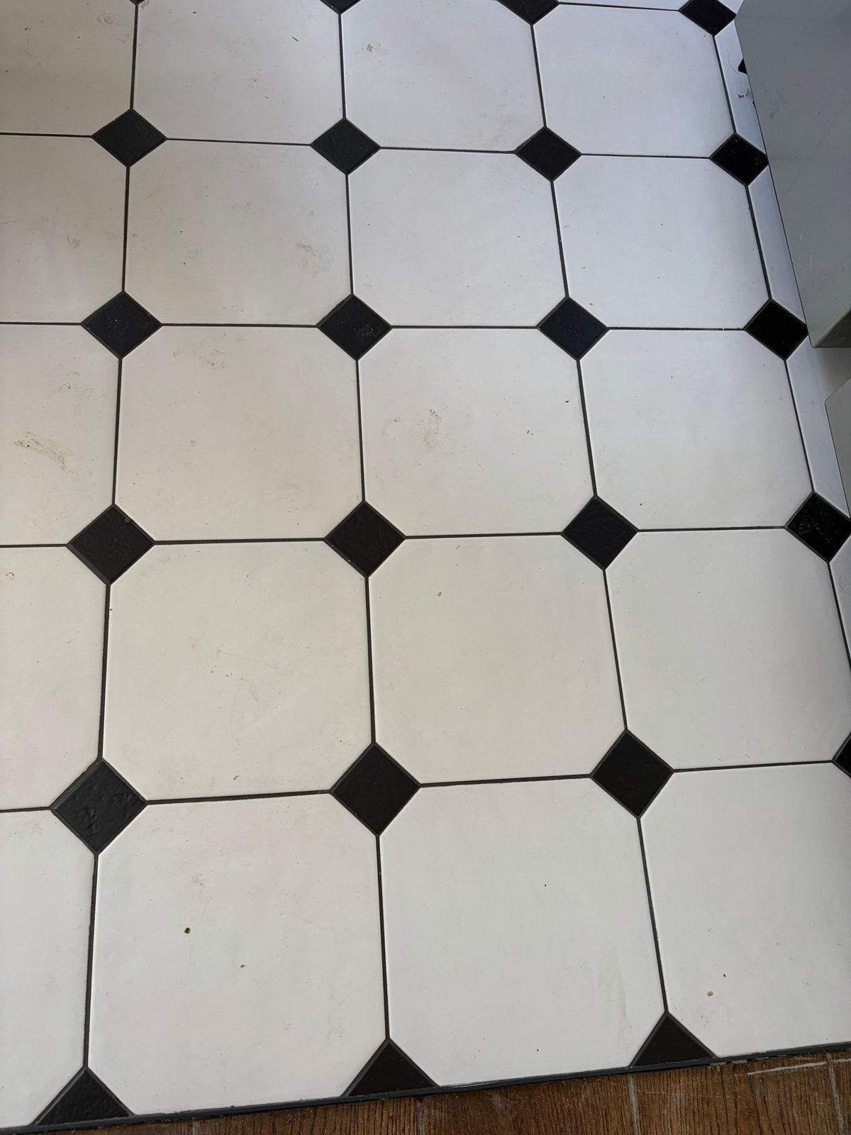 Witte hexagon tegels met zwarte inlegstukken, Doe-het-zelf en Verbouw, Ophalen, Nieuw, Vloertegels